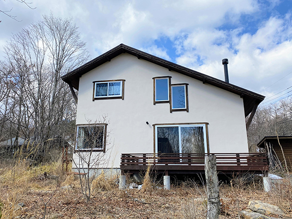 敷地３４０坪。高原の気候を楽しむ築浅の住宅。