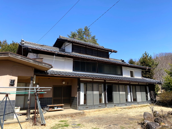 里山の環境が魅力。大きな農家住宅。