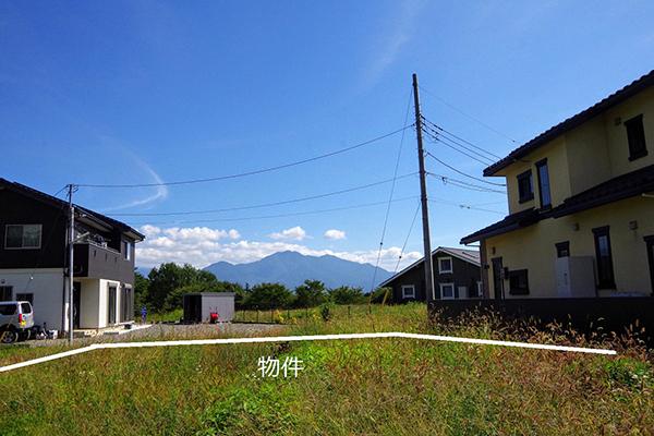 敷地から東側方向を見る。②