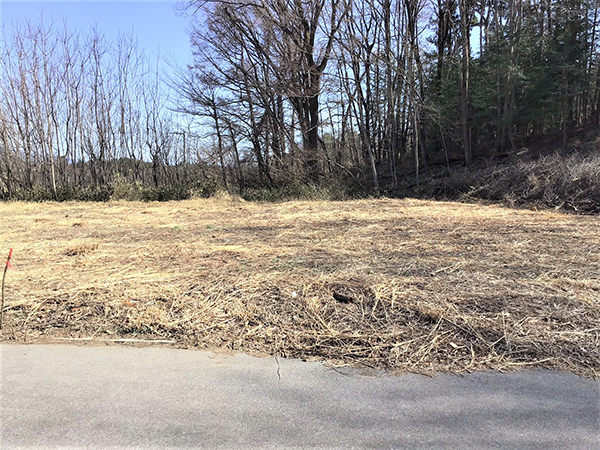 私道側より敷地を見たもの（②）