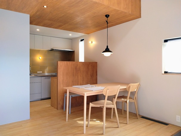 約4.5帖の開放的なダイニング。