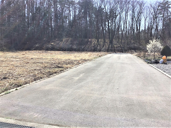 分譲地入口からみた私道（③）