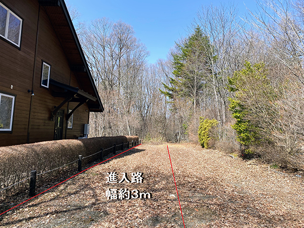 進入路（敷地内）は幅約３ｍの広さ。③