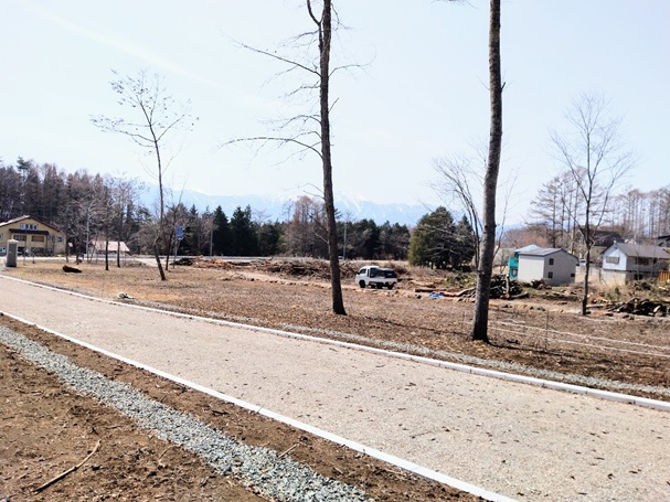 ④区画敷地内の様子。南アルプスの眺め。
