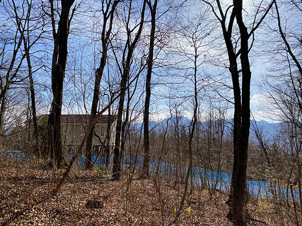 北側から南方向を見る。南アルプスの眺め。④