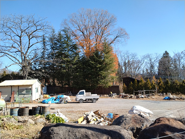 ④西側からの敷地の様子。