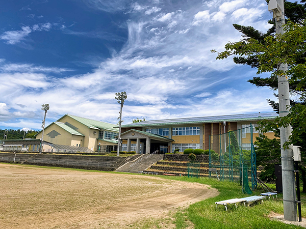 明野小中学校へ1.8ｋｍの距離。