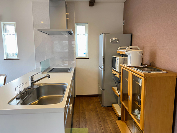ダイニングに面したキッチン。コンロはIH。