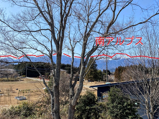 2階バルコニーより見た甲斐駒ヶ岳