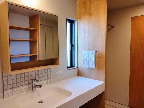 広々とした洗面脱衣室。