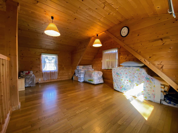 ２階、約１０帖のフロア。