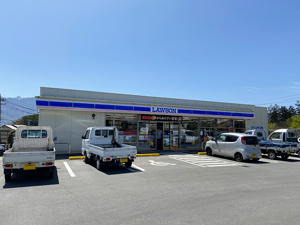 コンビニまで約850ｍ。徒歩10分の距離。