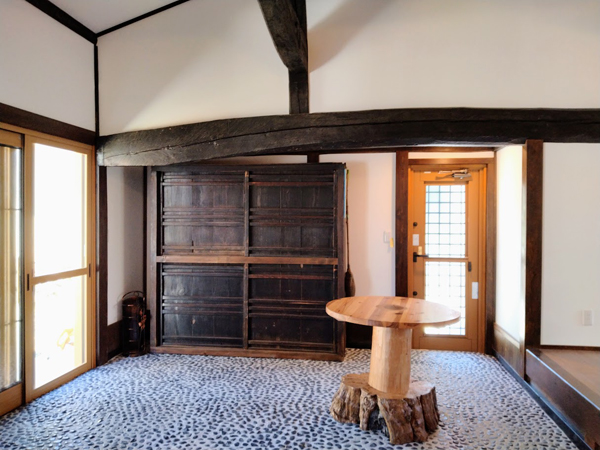 ８帖からみる広い土間。