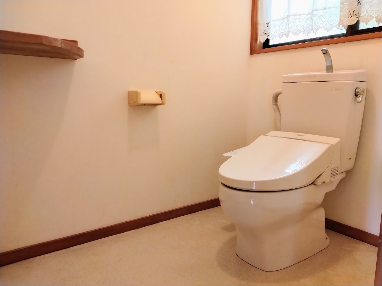 1階のトイレは広い造り。