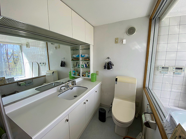 浴室隣の洗面・トイレのスペース。