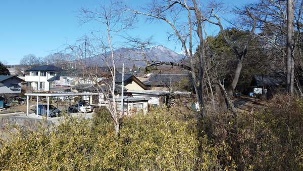 北西の方向には八ヶ岳の姿。②