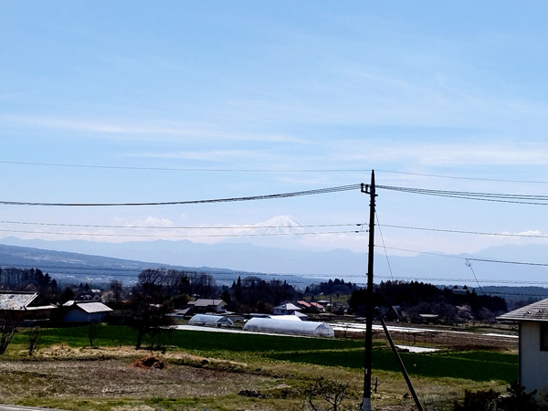 2階、東側の洋室から見る富士山の景色。