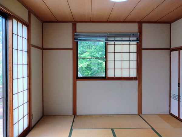1階LDK横、8帖の和室。