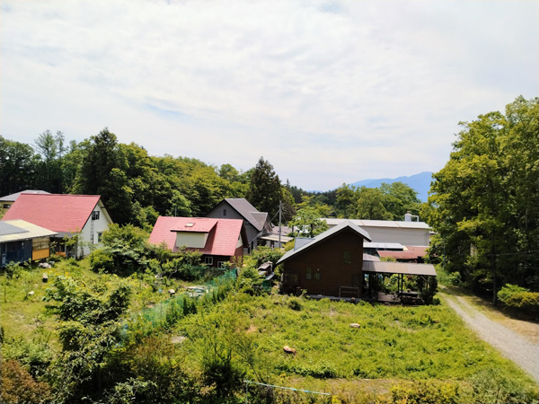 2階、8帖の和室からの景色。