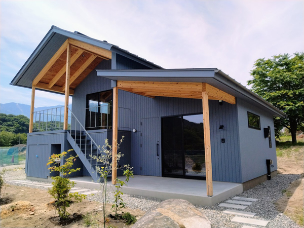 太陽光を利用したシステムを取り入れた2階建住宅。