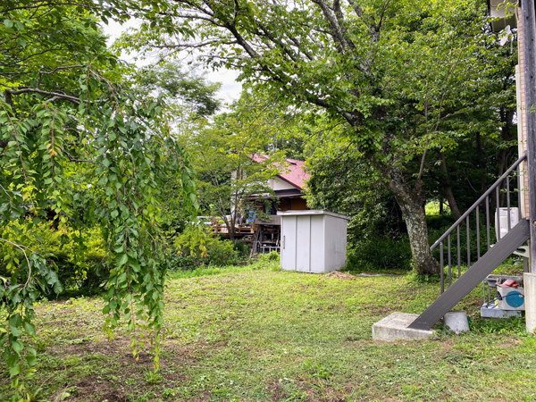 敷地西側のお庭。今後菜園を始めても良いだろう。