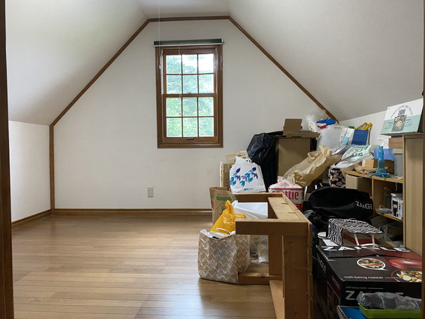 小屋裏の納戸（約7.5帖）。