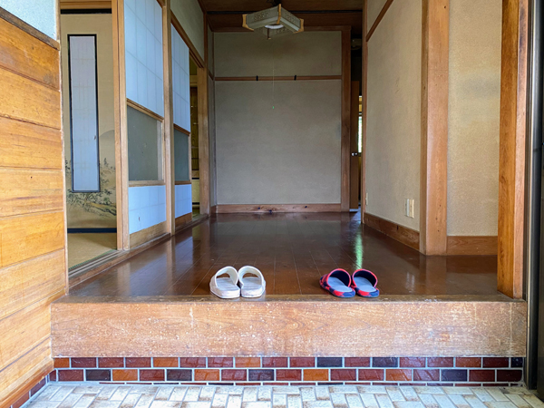 家財は処分され、室内はすっきりと整理された状態。