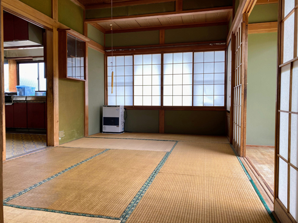キッチン隣の和室（7.5帖）。