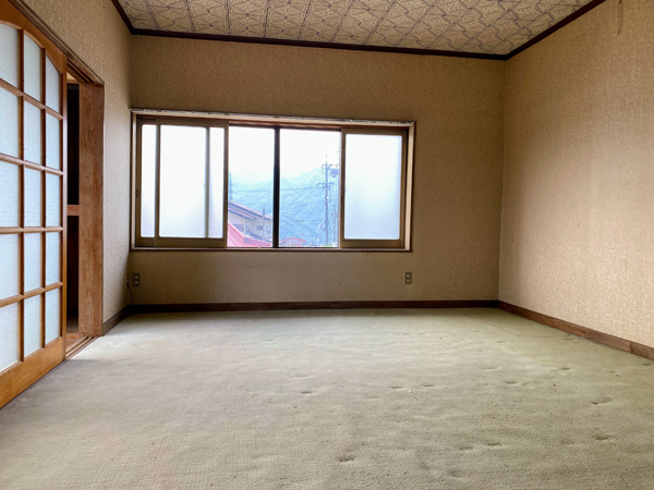 離れの2階。洋室（約12帖）。